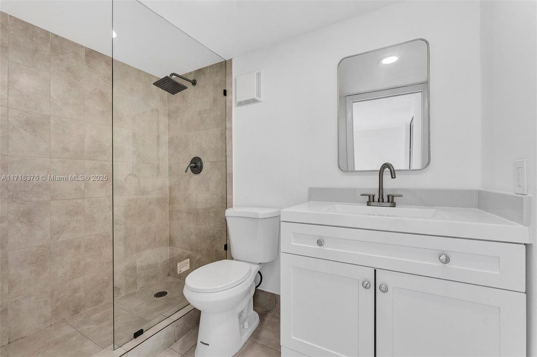 For Sale: $279,000 (2 beds, 2 baths, 965 Square Feet)