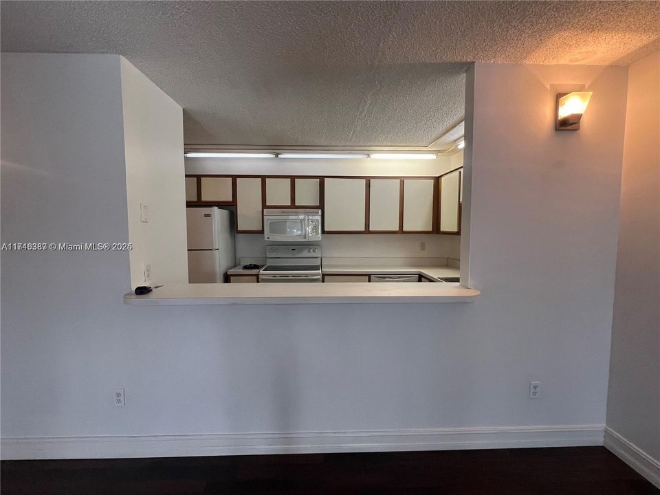 For Rent: $1,900 (2 beds, 2 baths, 1075 Square Feet)