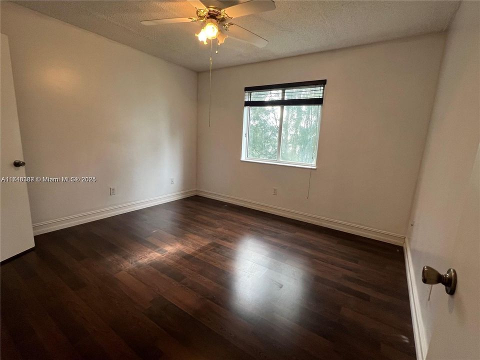 For Rent: $1,900 (2 beds, 2 baths, 1075 Square Feet)