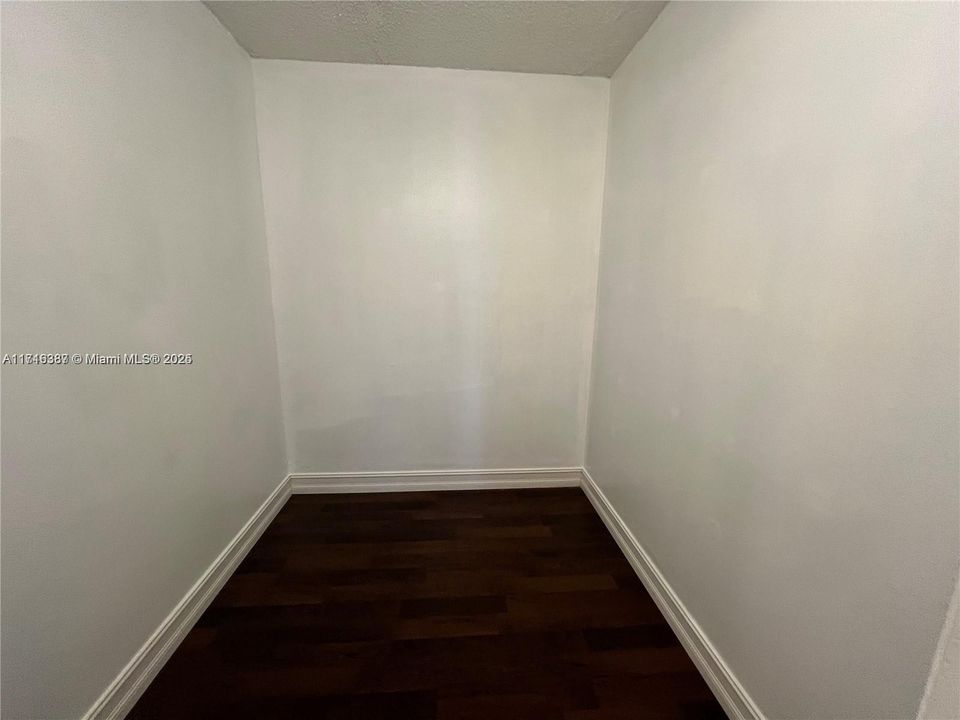 For Rent: $1,900 (2 beds, 2 baths, 1075 Square Feet)