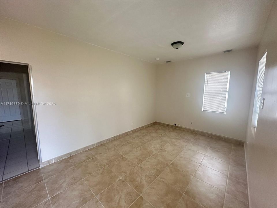 For Rent: $2,900 (3 beds, 2 baths, 899 Square Feet)