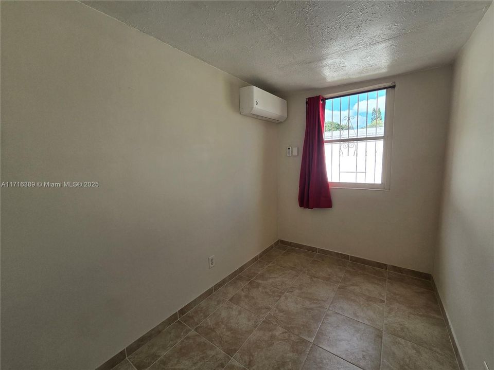 For Rent: $2,900 (3 beds, 2 baths, 899 Square Feet)