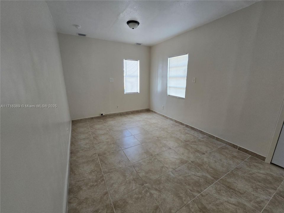 For Rent: $2,900 (3 beds, 2 baths, 899 Square Feet)