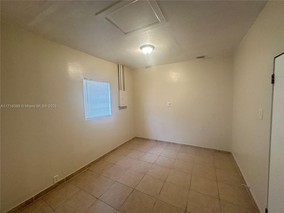 For Rent: $2,900 (3 beds, 2 baths, 899 Square Feet)