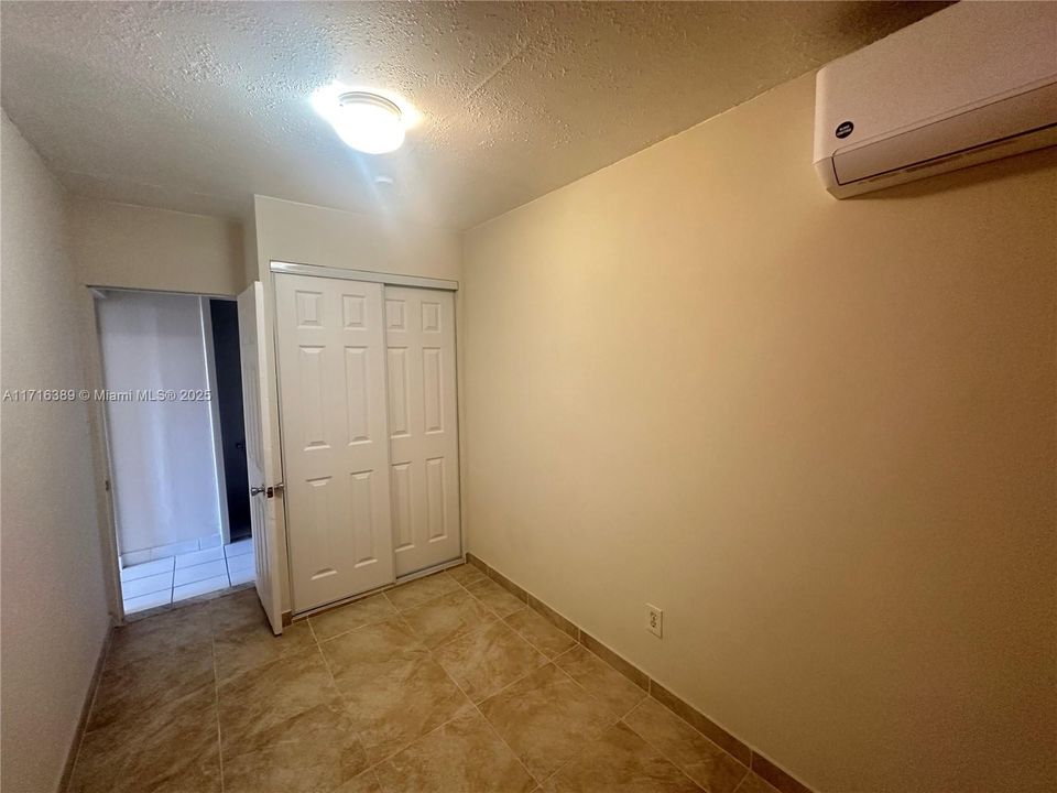 For Rent: $2,900 (3 beds, 2 baths, 899 Square Feet)