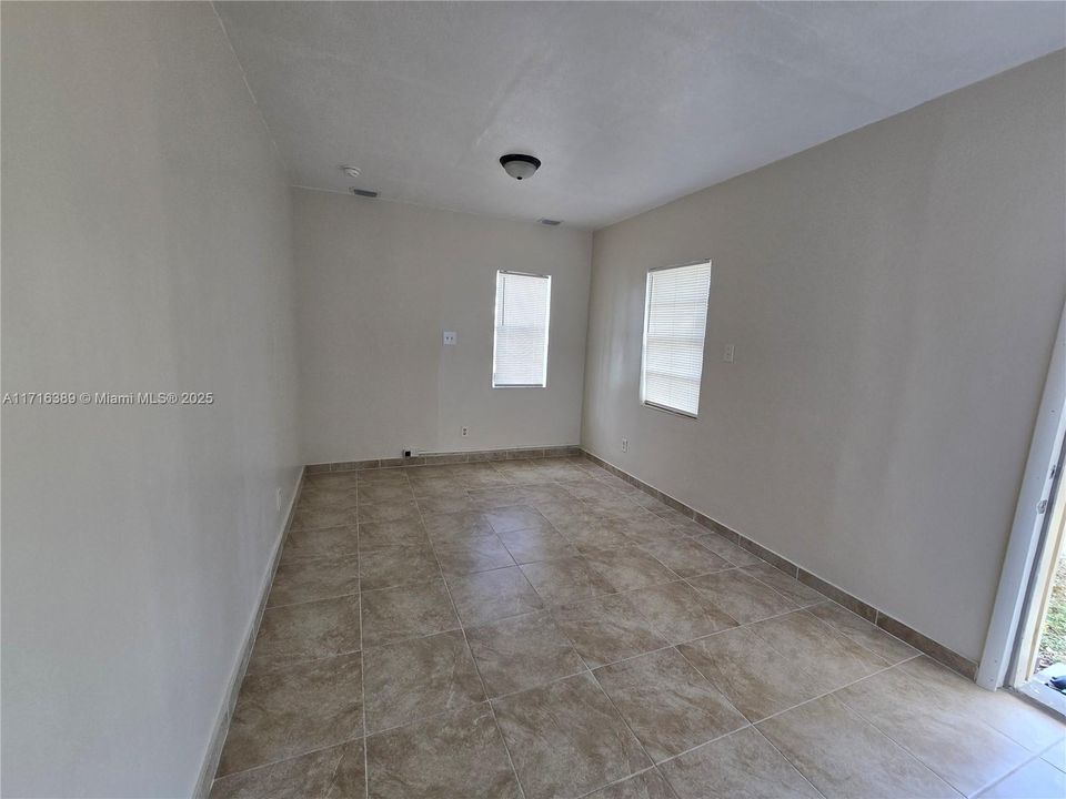 For Rent: $2,900 (3 beds, 2 baths, 899 Square Feet)