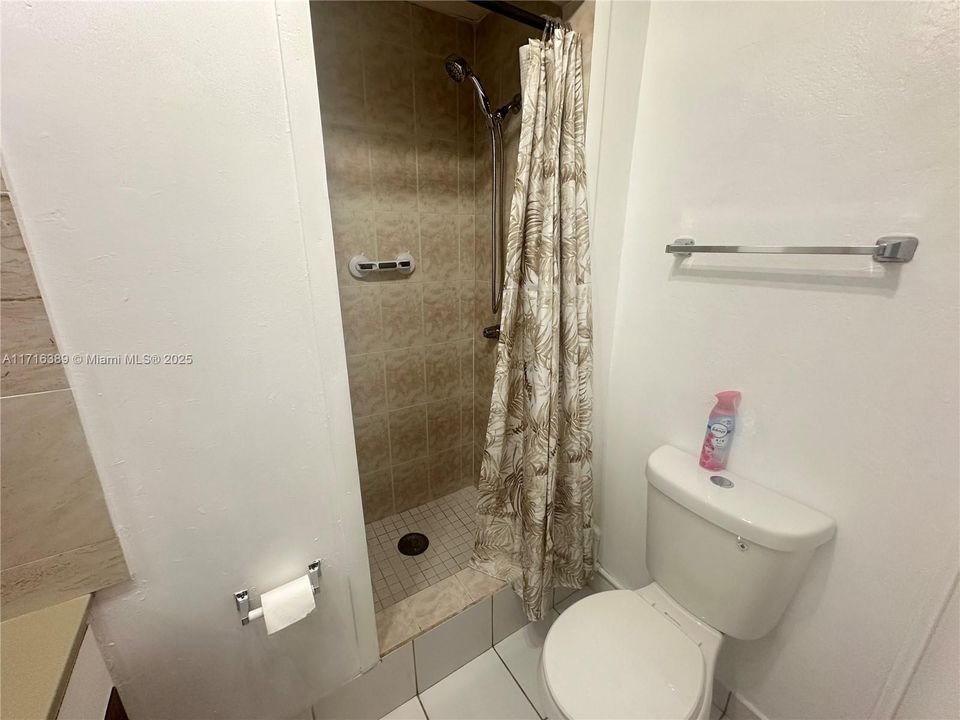 For Rent: $2,900 (3 beds, 2 baths, 899 Square Feet)