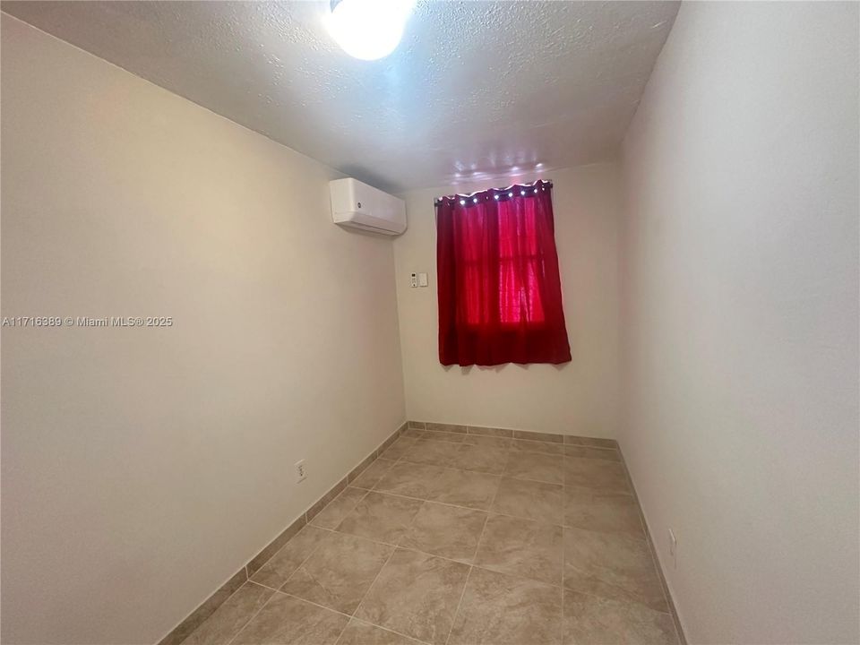 For Rent: $2,900 (3 beds, 2 baths, 899 Square Feet)