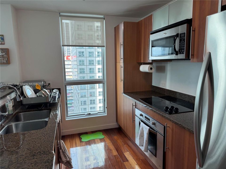 For Rent: $3,300 (1 beds, 1 baths, 790 Square Feet)