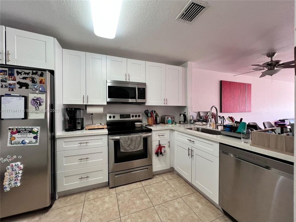 For Rent: $2,500 (2 beds, 2 baths, 1190 Square Feet)