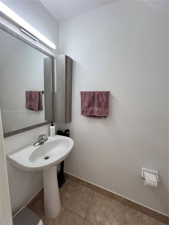 For Rent: $2,500 (2 beds, 2 baths, 1190 Square Feet)