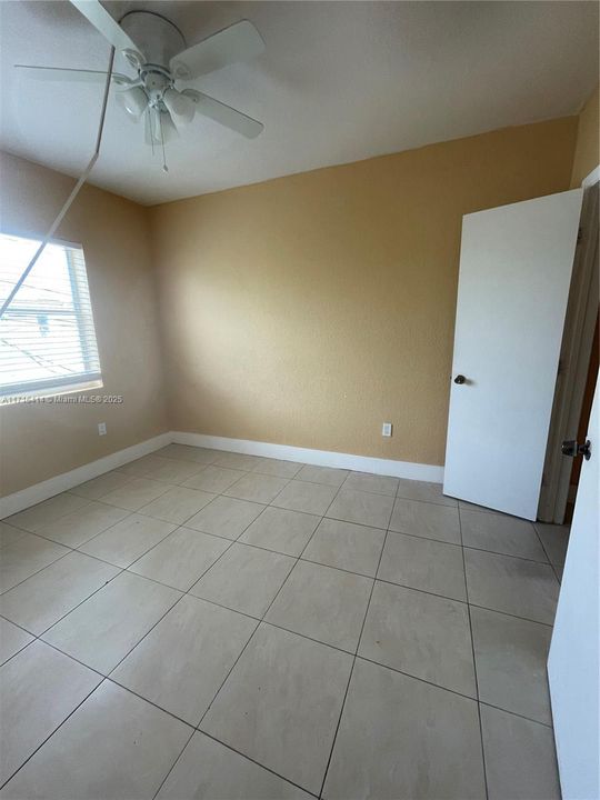 For Rent: $2,200 (2 beds, 1 baths, 930 Square Feet)