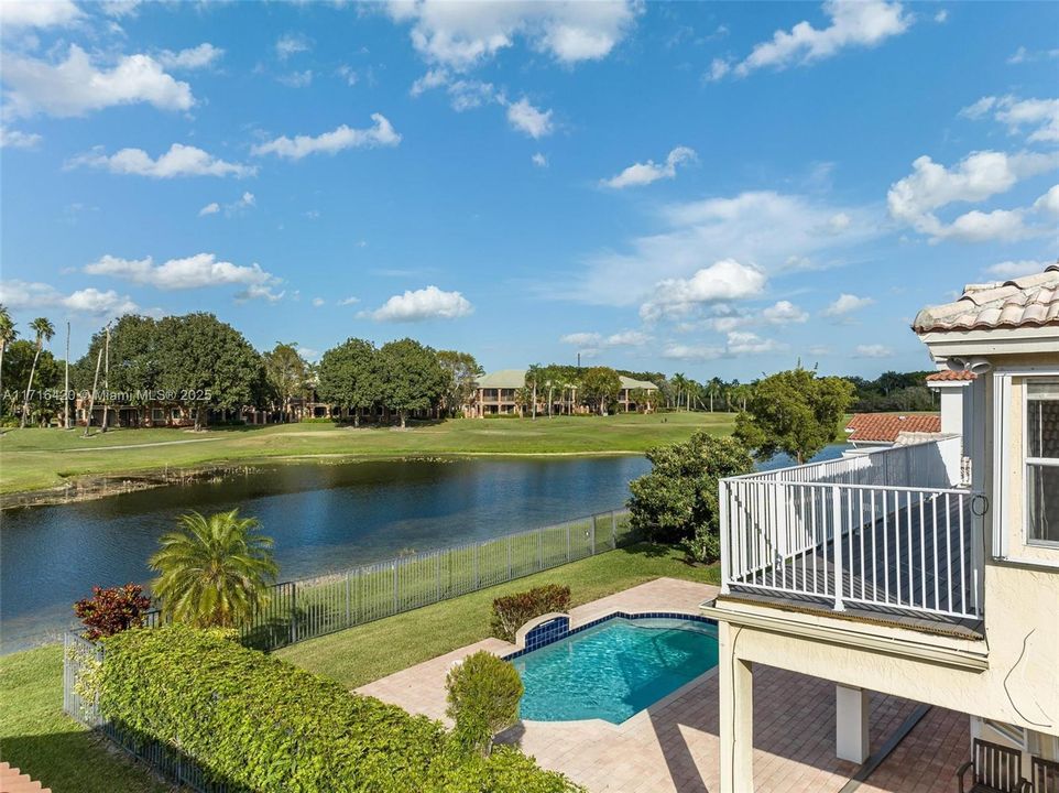 Spectacular view to the lake and golf course.