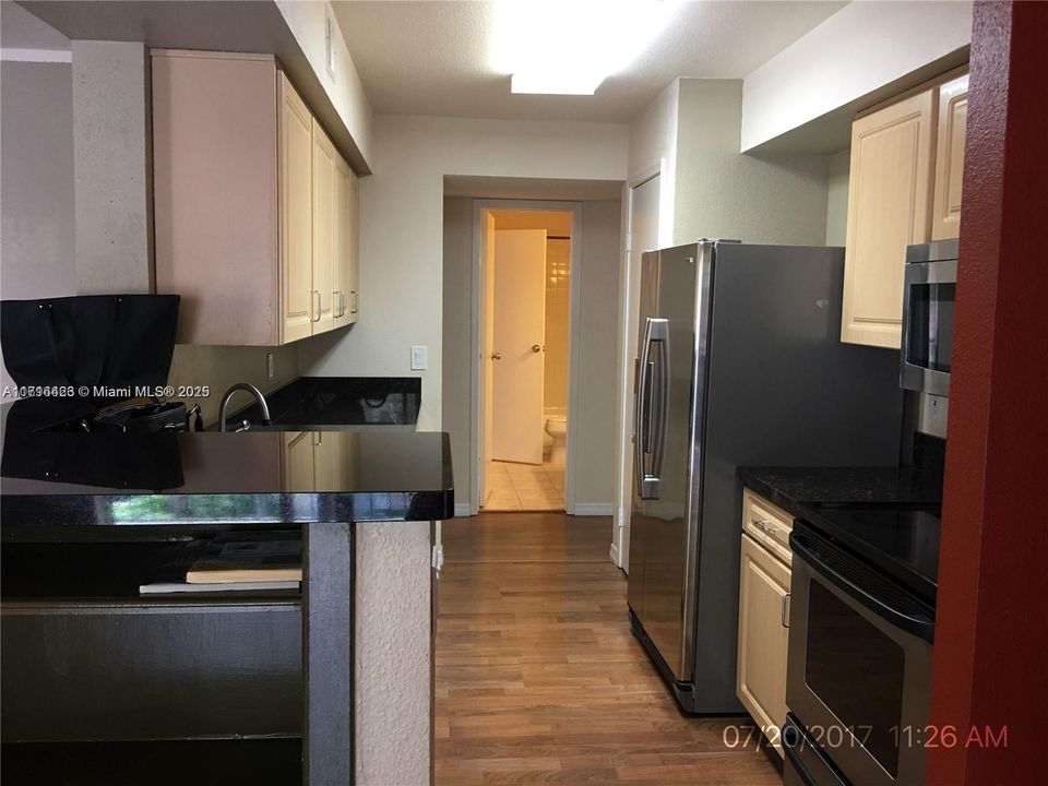 For Rent: $2,200 (2 beds, 2 baths, 1060 Square Feet)