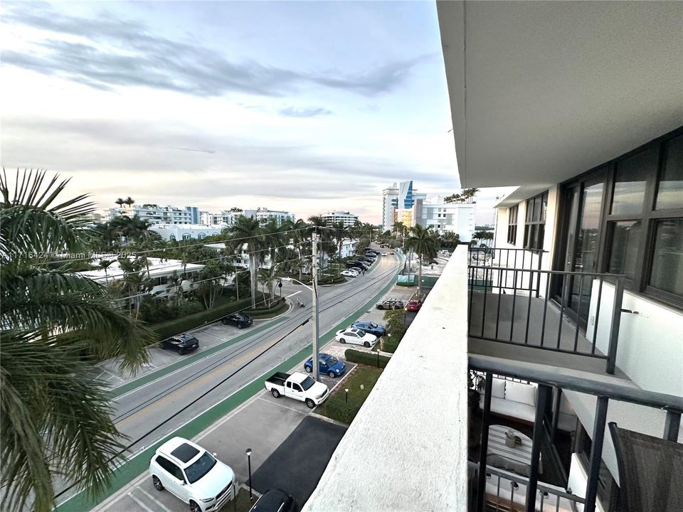 For Sale: $467,000 (2 beds, 2 baths, 1300 Square Feet)