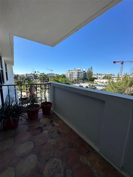 For Sale: $467,000 (2 beds, 2 baths, 1300 Square Feet)