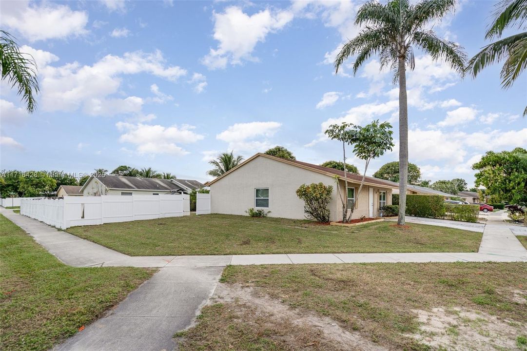 For Sale: $413,000 (4 beds, 2 baths, 1418 Square Feet)