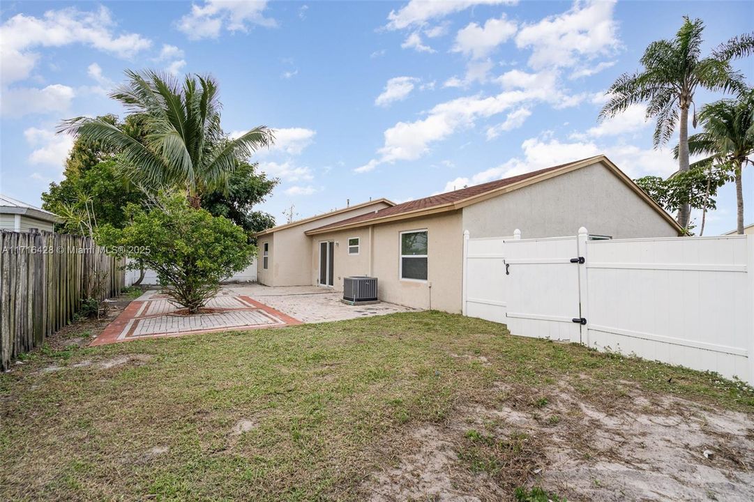 For Sale: $413,000 (4 beds, 2 baths, 1418 Square Feet)