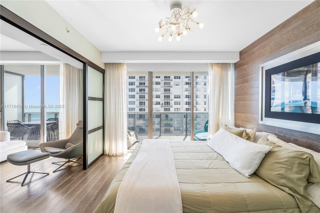 For Sale: $935,000 (1 beds, 1 baths, 778 Square Feet)