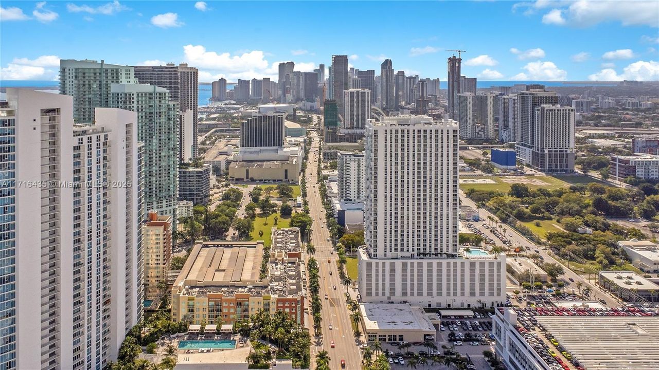 10 Blocks away From Downtown Miami, Arsht Center and the Arena