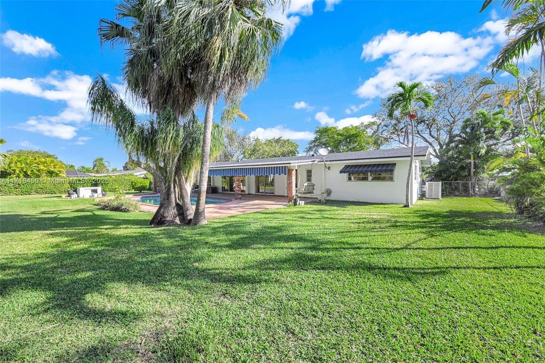 For Sale: $1,100,000 (3 beds, 2 baths, 1770 Square Feet)