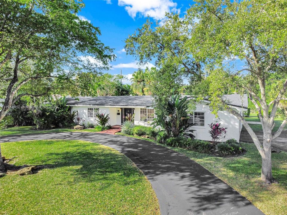 For Sale: $1,100,000 (3 beds, 2 baths, 1770 Square Feet)