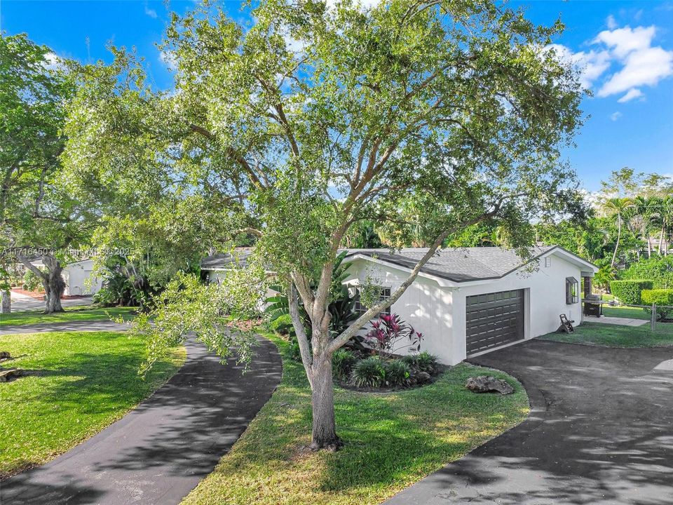 For Sale: $1,100,000 (3 beds, 2 baths, 1770 Square Feet)