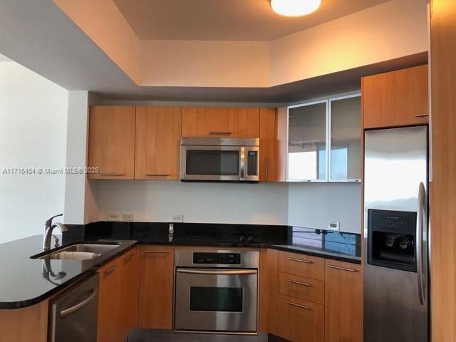 For Rent: $3,200 (1 beds, 1 baths, 828 Square Feet)