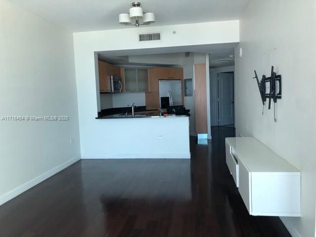 For Rent: $3,200 (1 beds, 1 baths, 828 Square Feet)