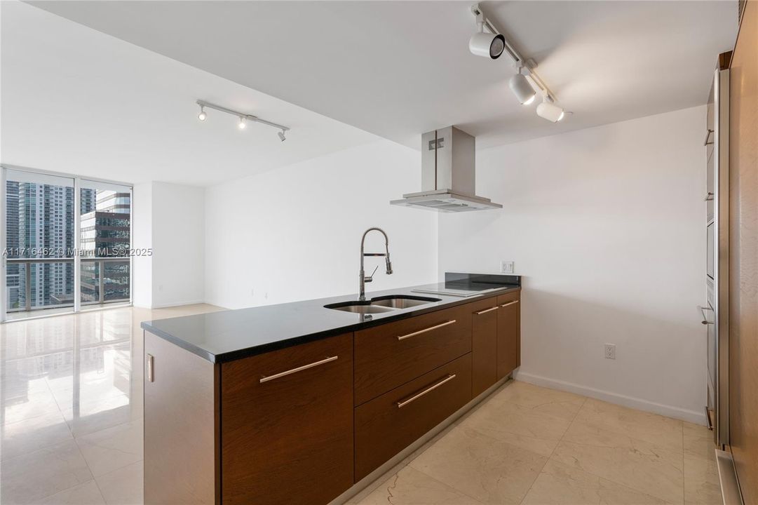 For Sale: $639,000 (1 beds, 1 baths, 1035 Square Feet)