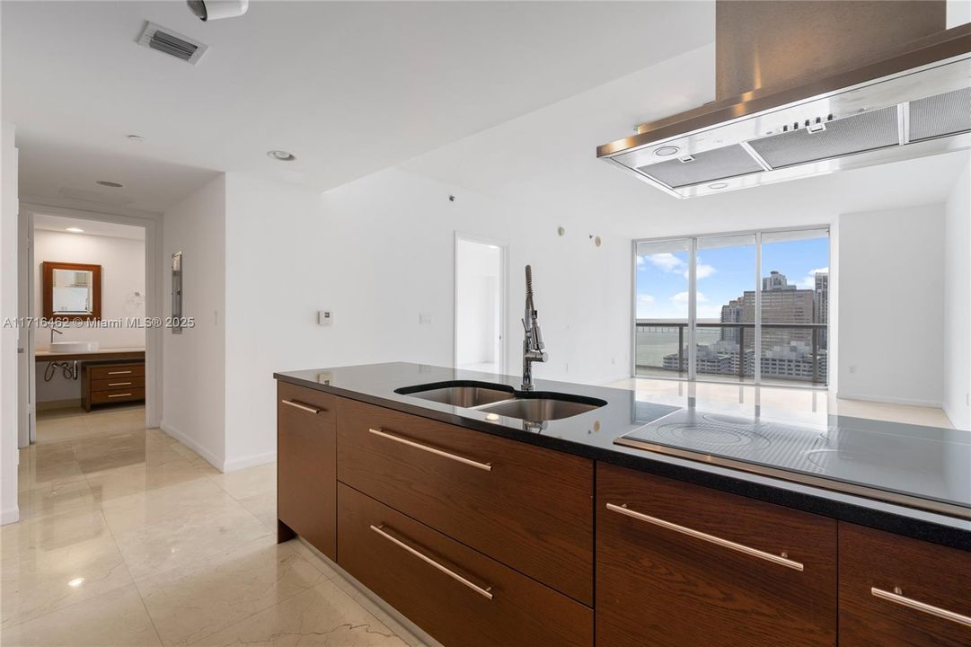 For Sale: $639,000 (1 beds, 1 baths, 1035 Square Feet)