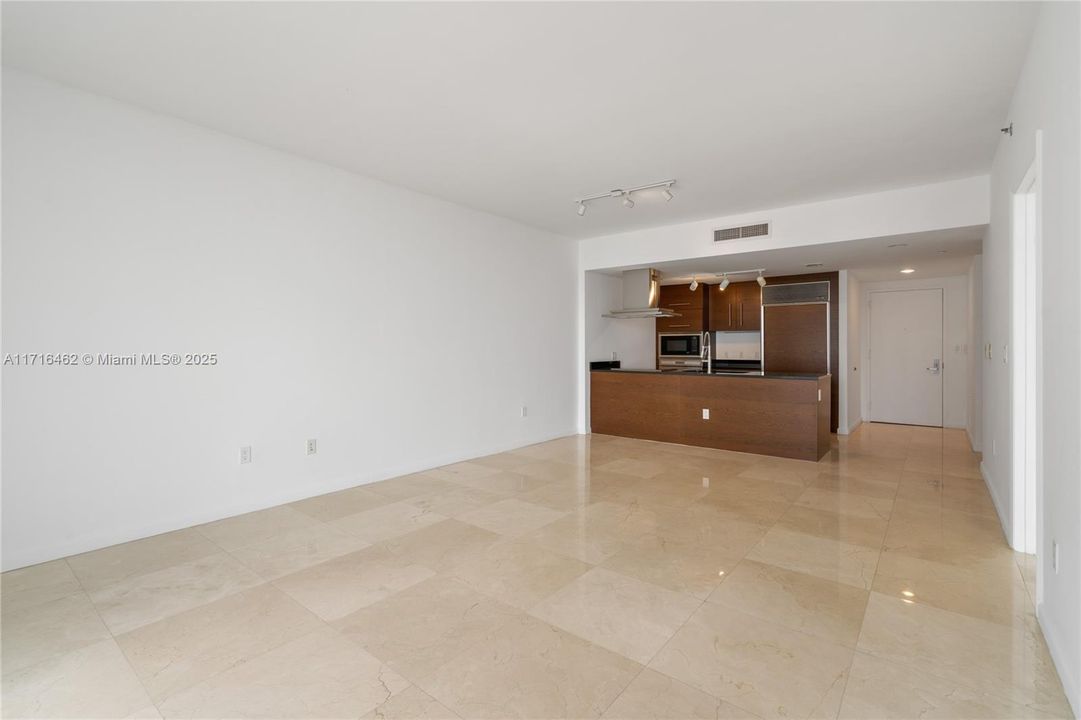 For Sale: $639,000 (1 beds, 1 baths, 1035 Square Feet)