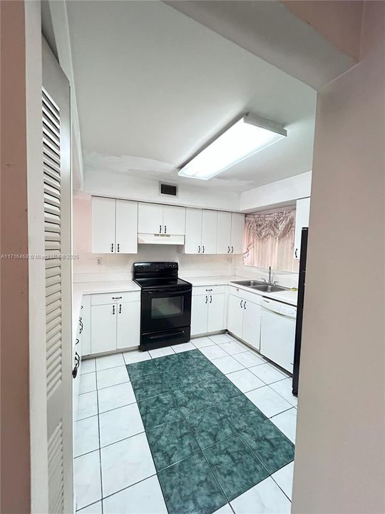 For Rent: $2,150 (2 beds, 2 baths, 1060 Square Feet)