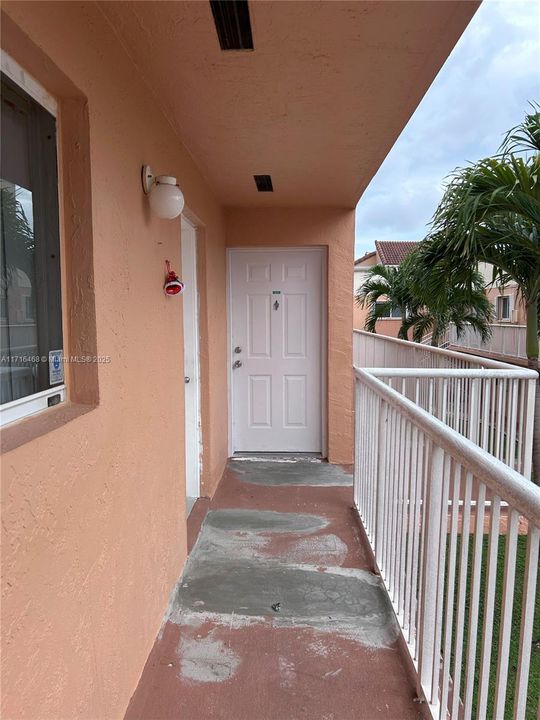 For Rent: $2,150 (2 beds, 2 baths, 1060 Square Feet)