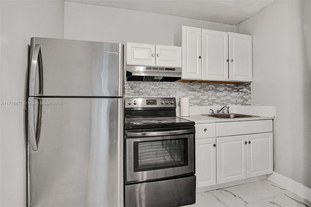 For Rent: $1,650 (1 beds, 1 baths, 1706 Square Feet)