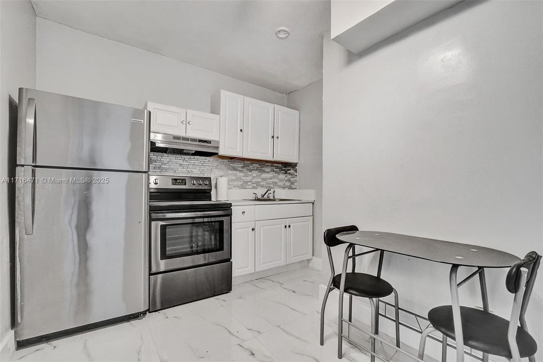 For Rent: $1,650 (1 beds, 1 baths, 1706 Square Feet)