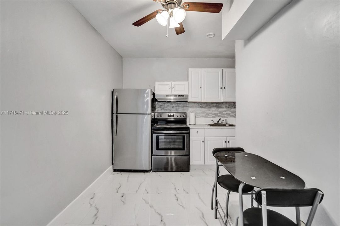 For Rent: $1,650 (1 beds, 1 baths, 1706 Square Feet)