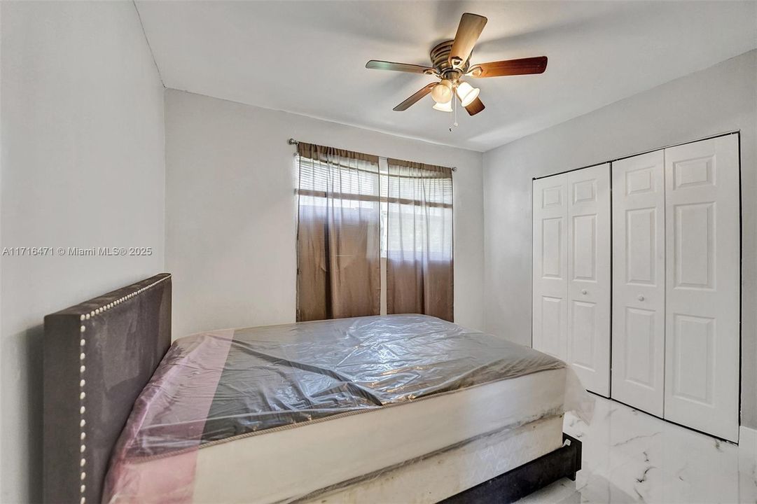 For Rent: $1,650 (1 beds, 1 baths, 1706 Square Feet)