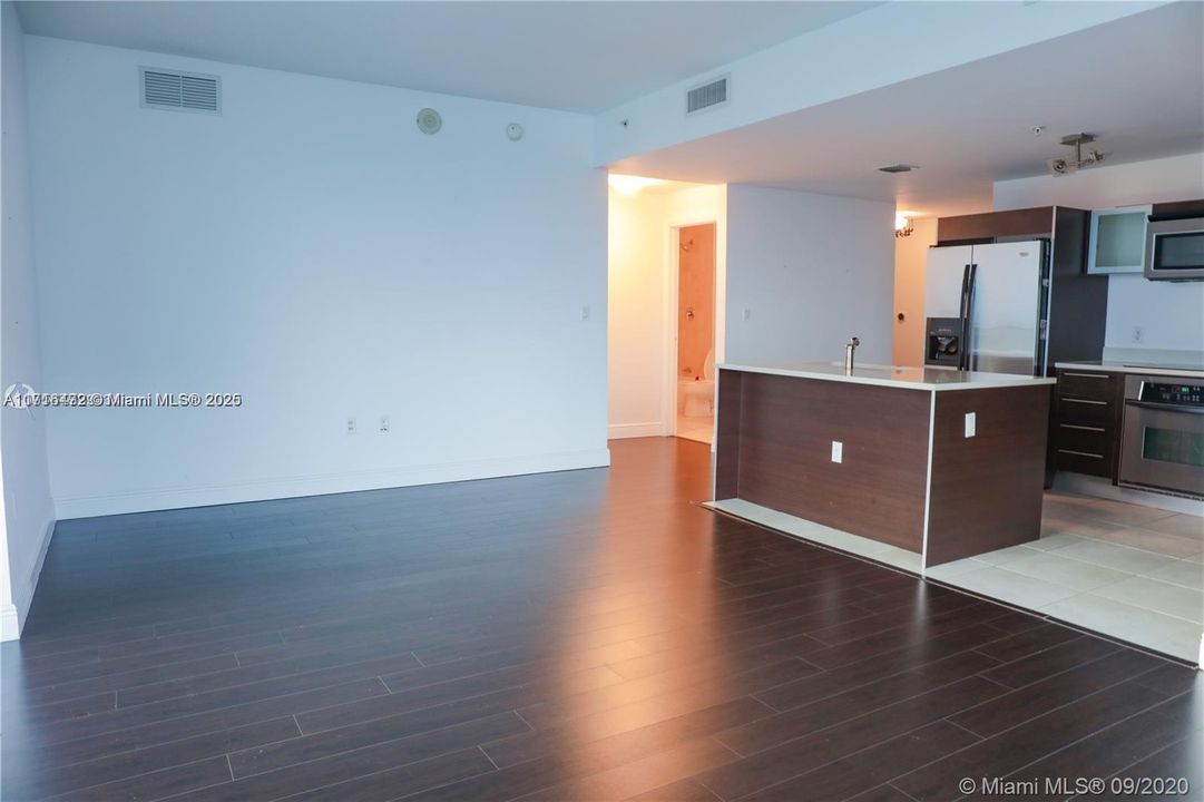 For Sale: $685,000 (2 beds, 2 baths, 1180 Square Feet)