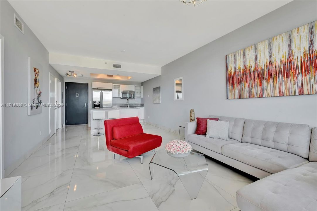 For Sale: $625,000 (1 beds, 1 baths, 845 Square Feet)