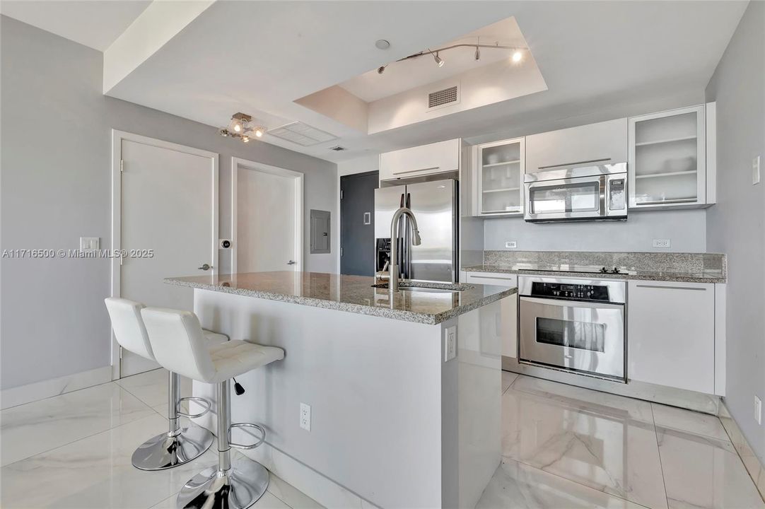 For Sale: $625,000 (1 beds, 1 baths, 845 Square Feet)