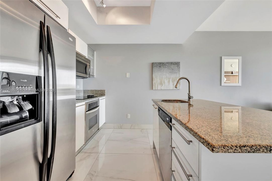 For Sale: $625,000 (1 beds, 1 baths, 845 Square Feet)