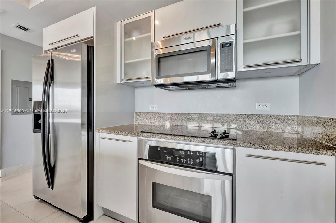 For Sale: $625,000 (1 beds, 1 baths, 845 Square Feet)