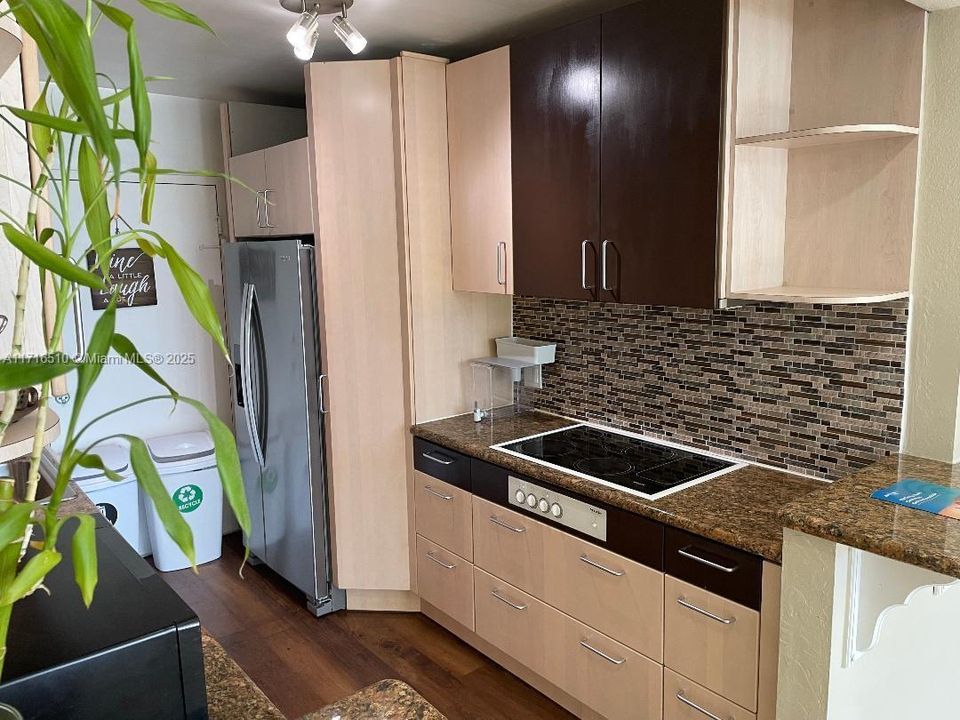 For Rent: $3,600 (2 beds, 2 baths, 1050 Square Feet)