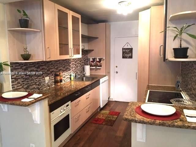 For Rent: $3,600 (2 beds, 2 baths, 1050 Square Feet)