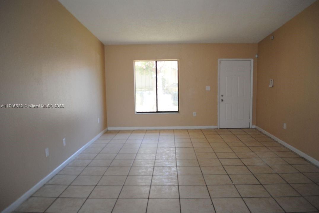 For Rent: $2,800 (3 beds, 2 baths, 1140 Square Feet)