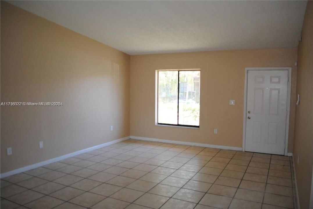 For Rent: $2,800 (3 beds, 2 baths, 1140 Square Feet)