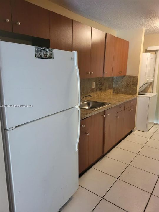 For Rent: $2,800 (3 beds, 2 baths, 1140 Square Feet)