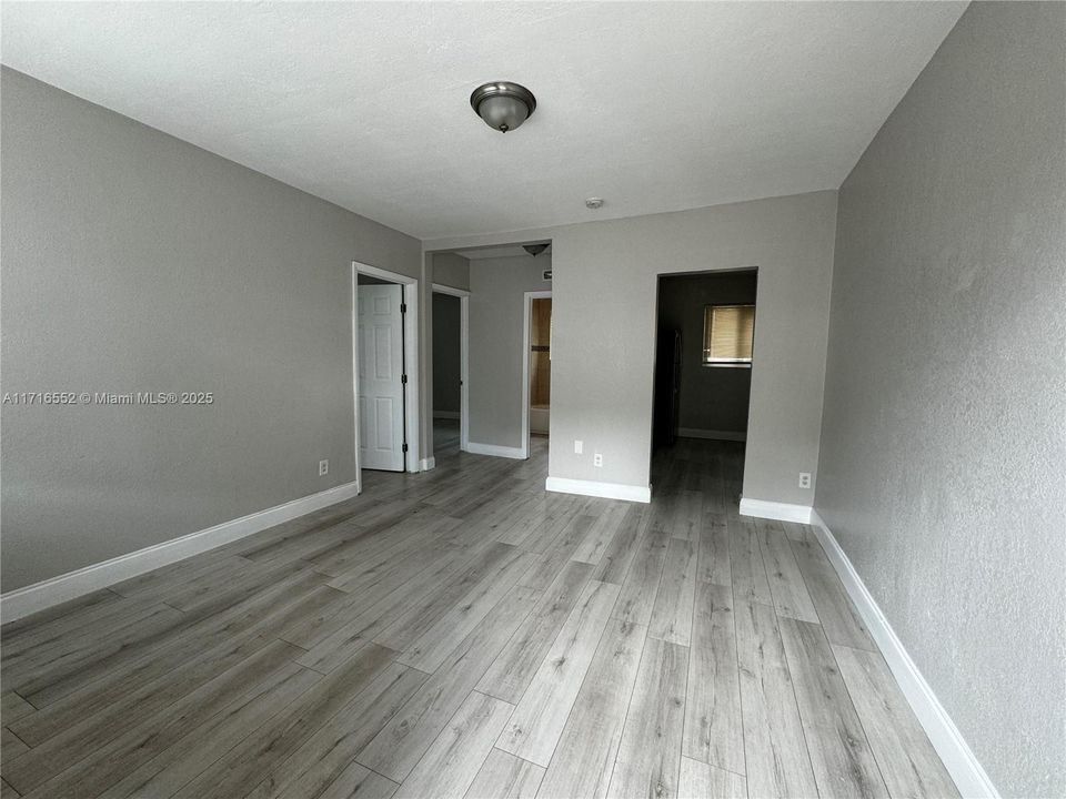 For Rent: $1,950 (2 beds, 1 baths, 920 Square Feet)