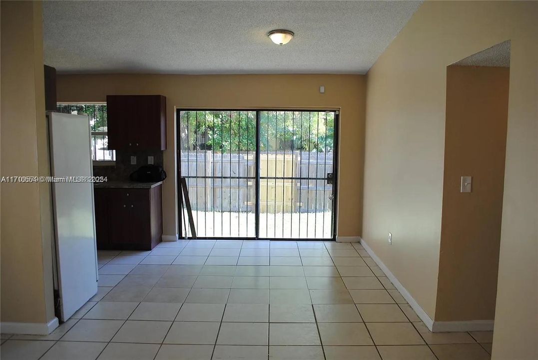 For Rent: $2,600 (2 beds, 2 baths, 964 Square Feet)